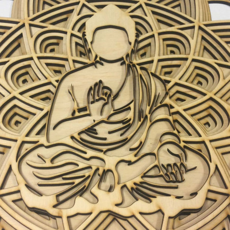 3D-s faragott fa mandala meditációs pózban lévő Buddha alakkal.