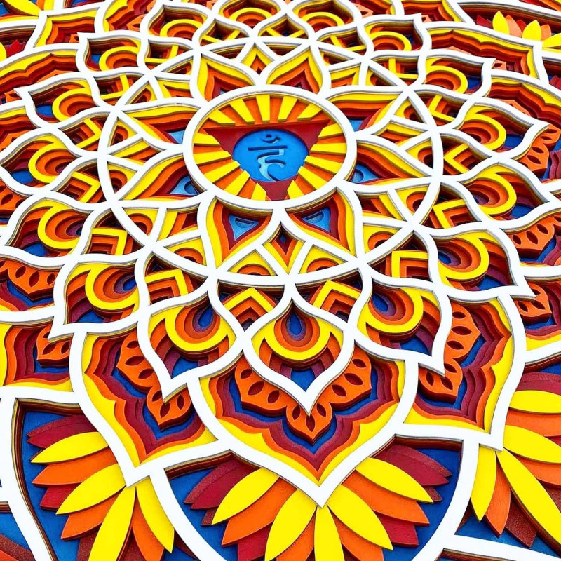Feng shui energiával díszített fa mandala a falon