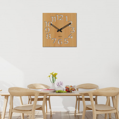 Modern, fából készült falióra minimalista dizájnnal