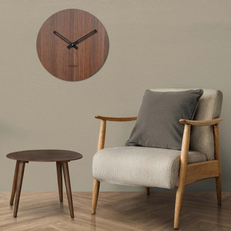 Minimalista falióra kör