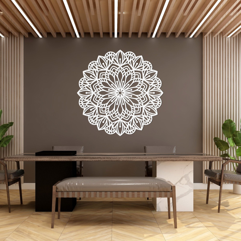 Fából készült mandala falra, részletes díszítő mintával