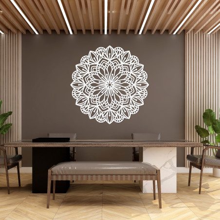 Fából készült mandala falra, részletes díszítő mintával