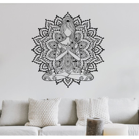 Fából készült 3D mandala jóga nő a falon - dizájn dekoráció a nappaliba egy modern és harmonikus belső térért.