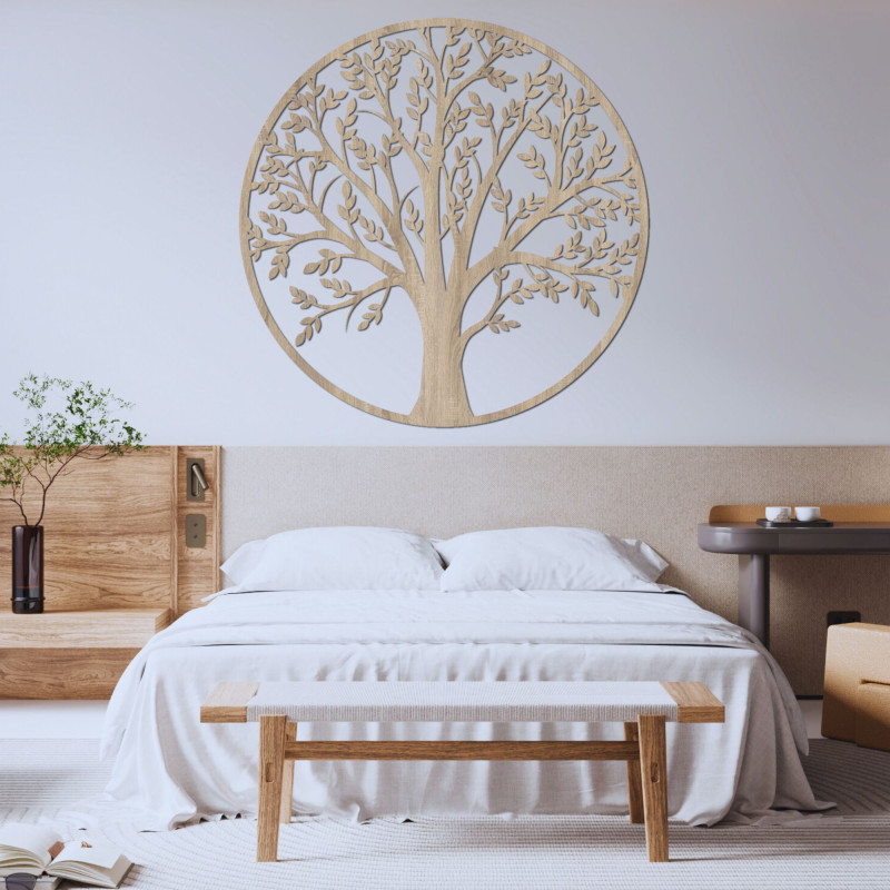 Modern, fából készült életfa a falon egy elegáns belső térért
