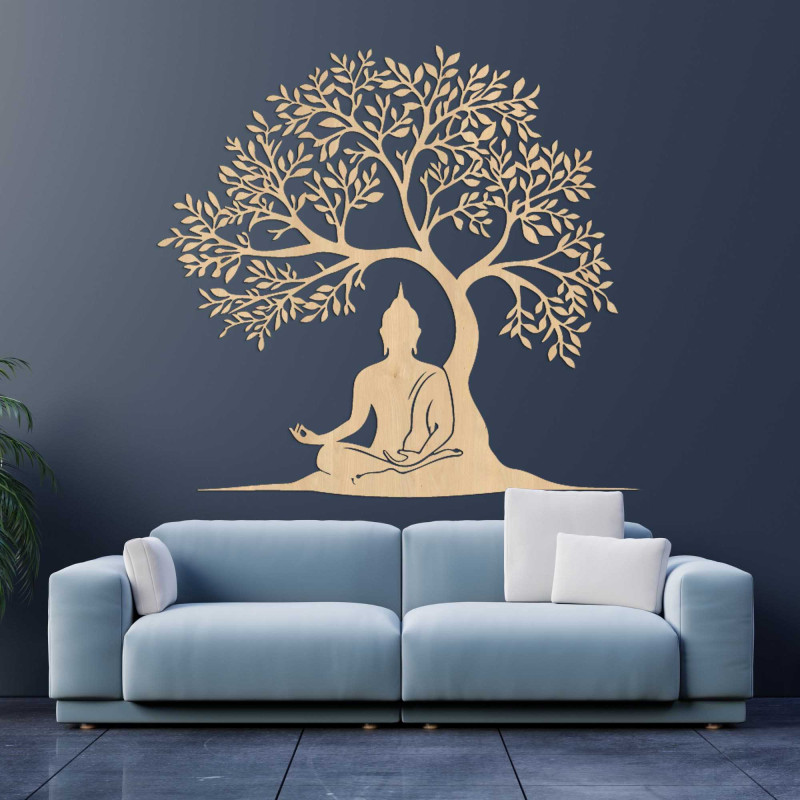 Fából készült életfa, alatta egy meditáló Buddha alakkal
