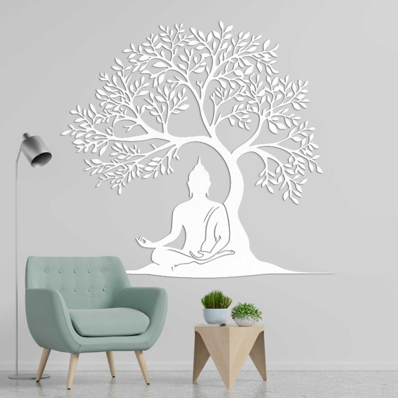 Fából készült életfa, alatta egy meditáló Buddha alakkal