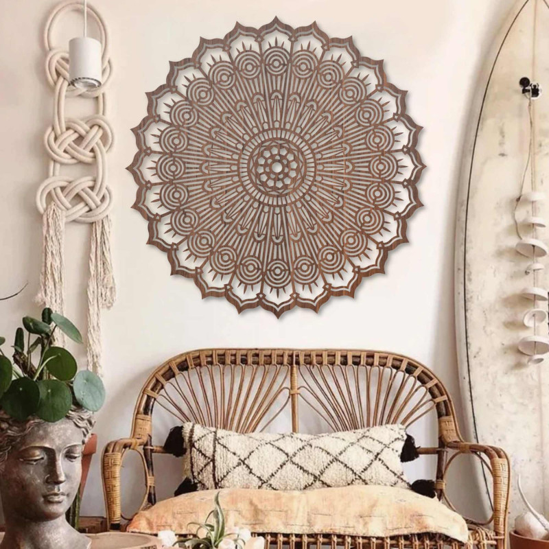 Fából készült mandala a falon