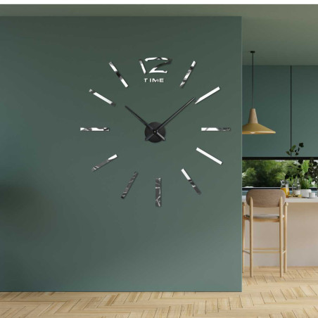 Minimalista falióra vékony csíkokkal és visszafogott TIME felirattal. Minimalista falióra vékony csíkokkal és visszafogott TIME felirattal.