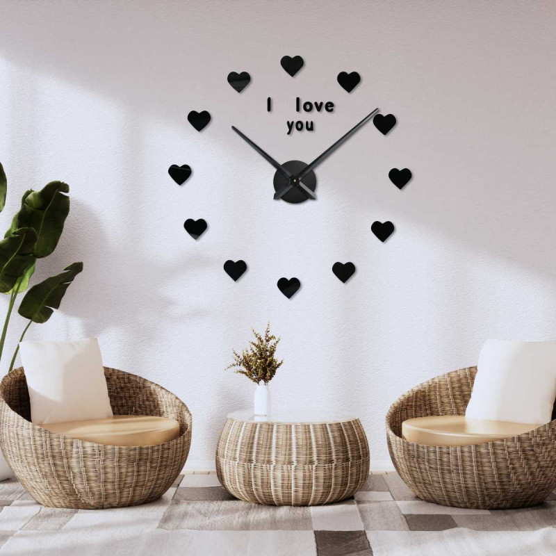Romantikus falióra szívekkel számok helyett, és az "I love you" felirattal a számlap tetején.