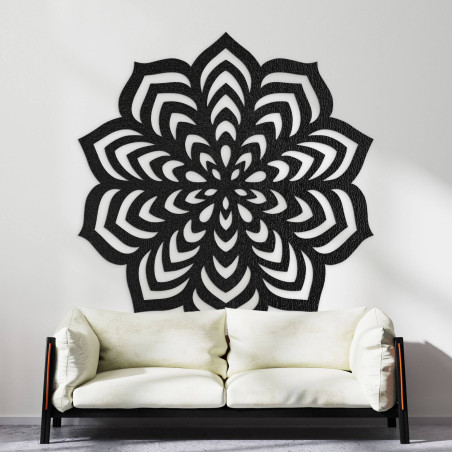 Dekoráció kiegyensúlyozott alakzatelrendezéssel egy központi körben.