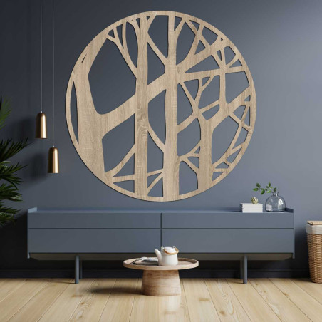 Természetes fa dekoráció finoman faragott ágakkal