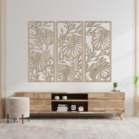 Háromrészes fa dekoráció, finoman kidolgozott, szimmetrikus elrendezésű virágokkal.