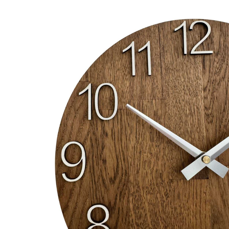 Közeli kép egy fa számlapról, finom kivágással, természetes stílusban.