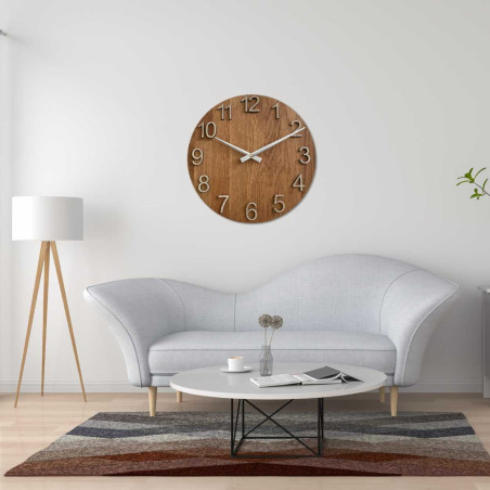 Közeli kép egy fa számlapról, finom kivágással, természetes stílusban.