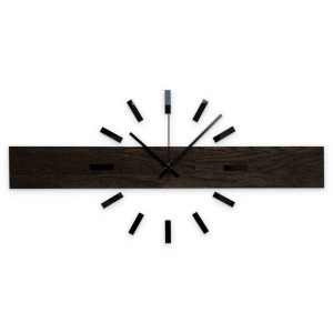 Elegáns, fából készült falióra minimalista motívummal.