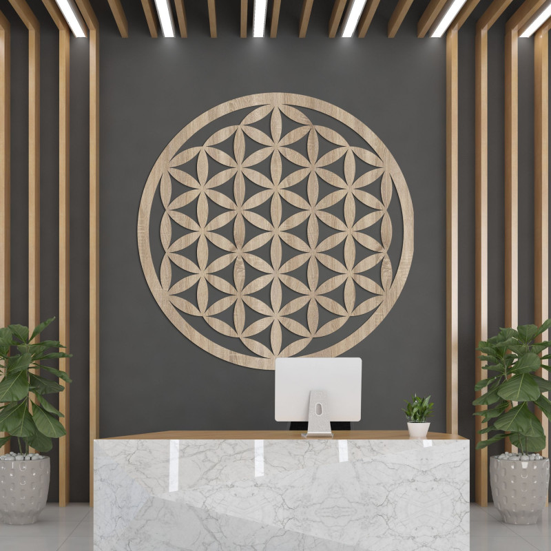 Elegáns, faragott, fából készült mandala a falon