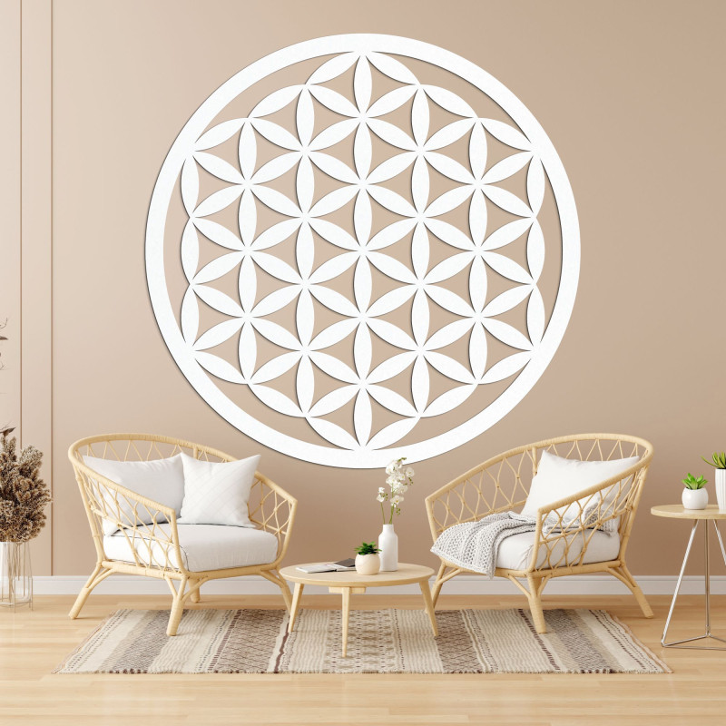Elegáns, faragott, fából készült mandala a falon