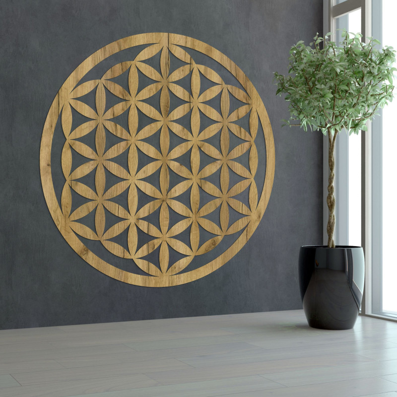 Elegáns, faragott, fából készült mandala a falon