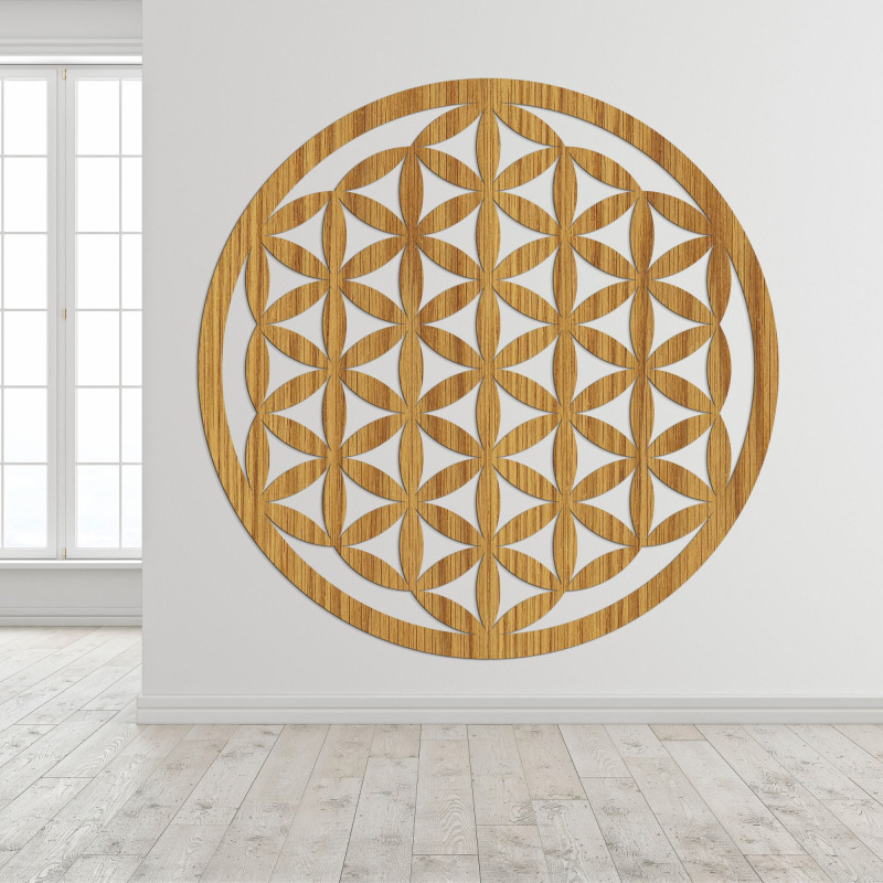 Elegáns, faragott, fából készült mandala a falon