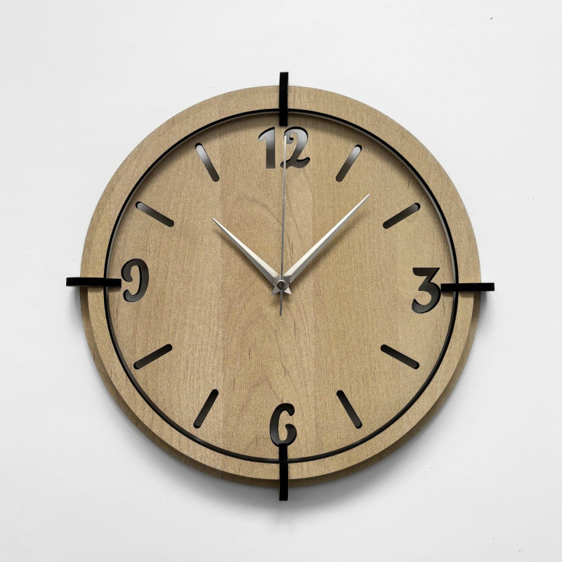 Modern fa falióra műanyag 3D-s számokkal és jellegzetes kerettel, natúr mintával.