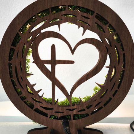 Egyedi ajándékot keresel? Egy mohával és keresztény szimbólummal díszített LED lámpa a tökéletes választás.