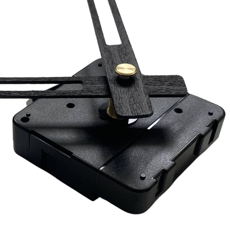 Csináld magad fekete óramutatók dekoratív órád elkészítéséhez.