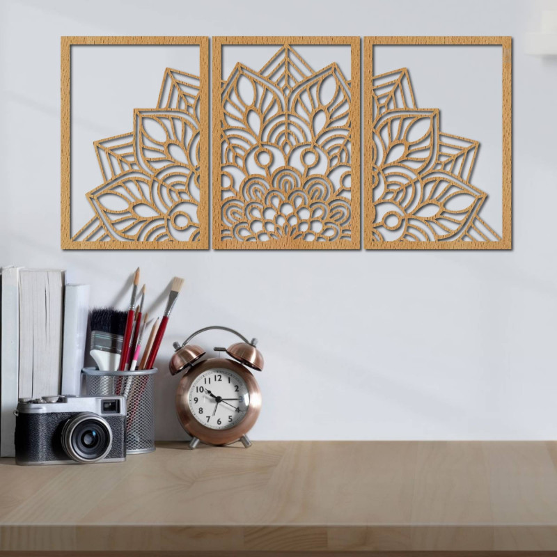 Precízen faragott mandala és óra. Művészet és természetes anyagok kombinációja.