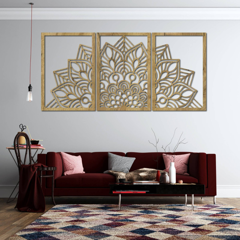 Precízen faragott mandala és óra. Művészet és természetes anyagok kombinációja.