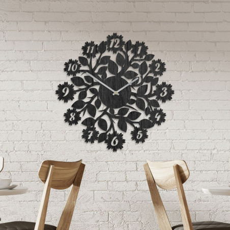 Elegáns, csendes működésű, fából készült óra finom virágmotívummal.