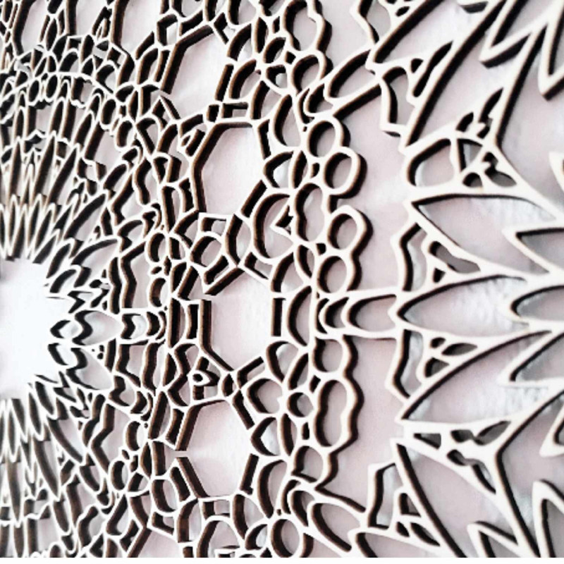 Modern kör alakú, fából készült mandala festmény a nappaliba