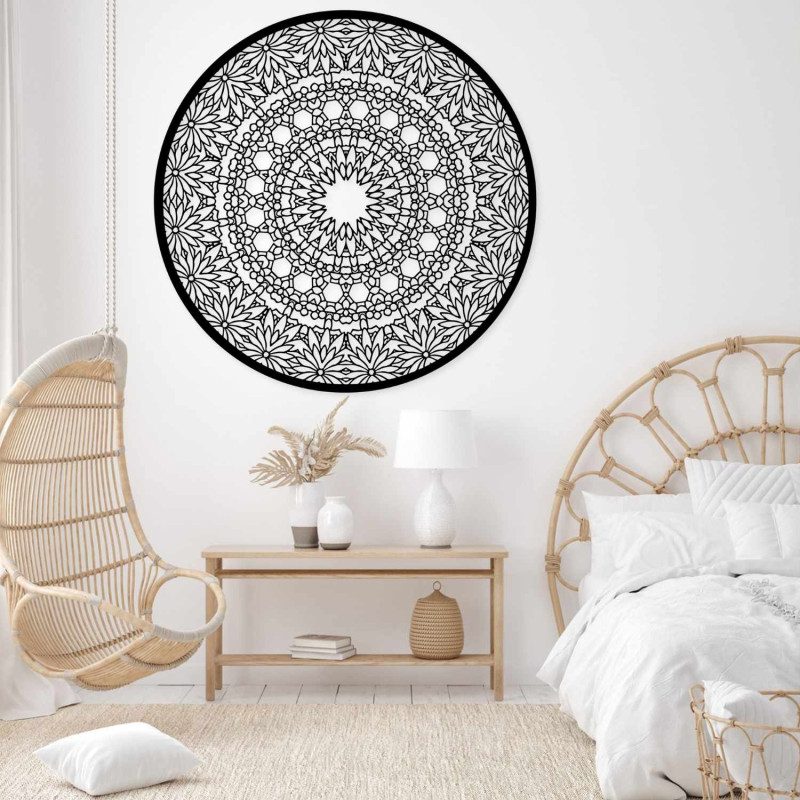 Fából készült mandala a falon egy harmonikus és hangulatos otthonért