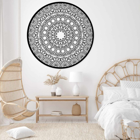 Fából készült mandala a falon egy harmonikus és hangulatos otthonért