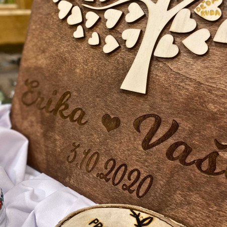 Esküvői vendégkönyv nyárfa rétegelt lemezből, szívekkel