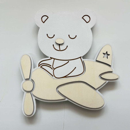 A repülőben elhelyezett LED gyereklámpa, a Teddy Bear, biztonságos világítást, minőségi kidolgozást és stílusos dizájnt ötvöz.