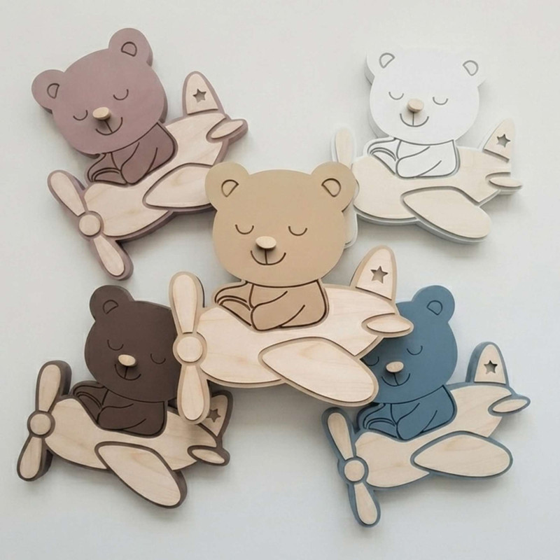 Dekoratív LED lámpa Teddy Bear Pilot, gyerekszobákba, játszószobákba és hálószobákba egyaránt alkalmas