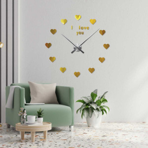Romantikus falióra szívekkel számok helyett, és az "I love you" felirattal a számlap tetején. 2