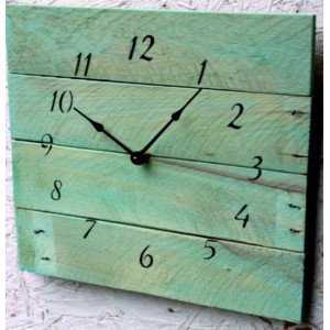 Moderné hodiny z dreva rozprávková modrá .