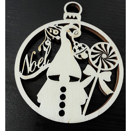 Díszméretek, karácsonyfadíszek, fa kiegészítők, fa és műanyag díszek