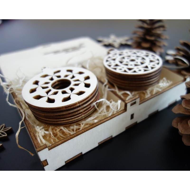 Fa és műanyag díszek, karácsonyfadíszek, fa vintage kiegészítők